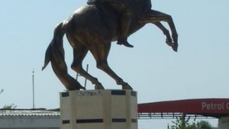 ATATÜRK HEYKELİ