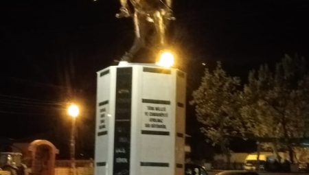 Atatürk Heykeli ve…